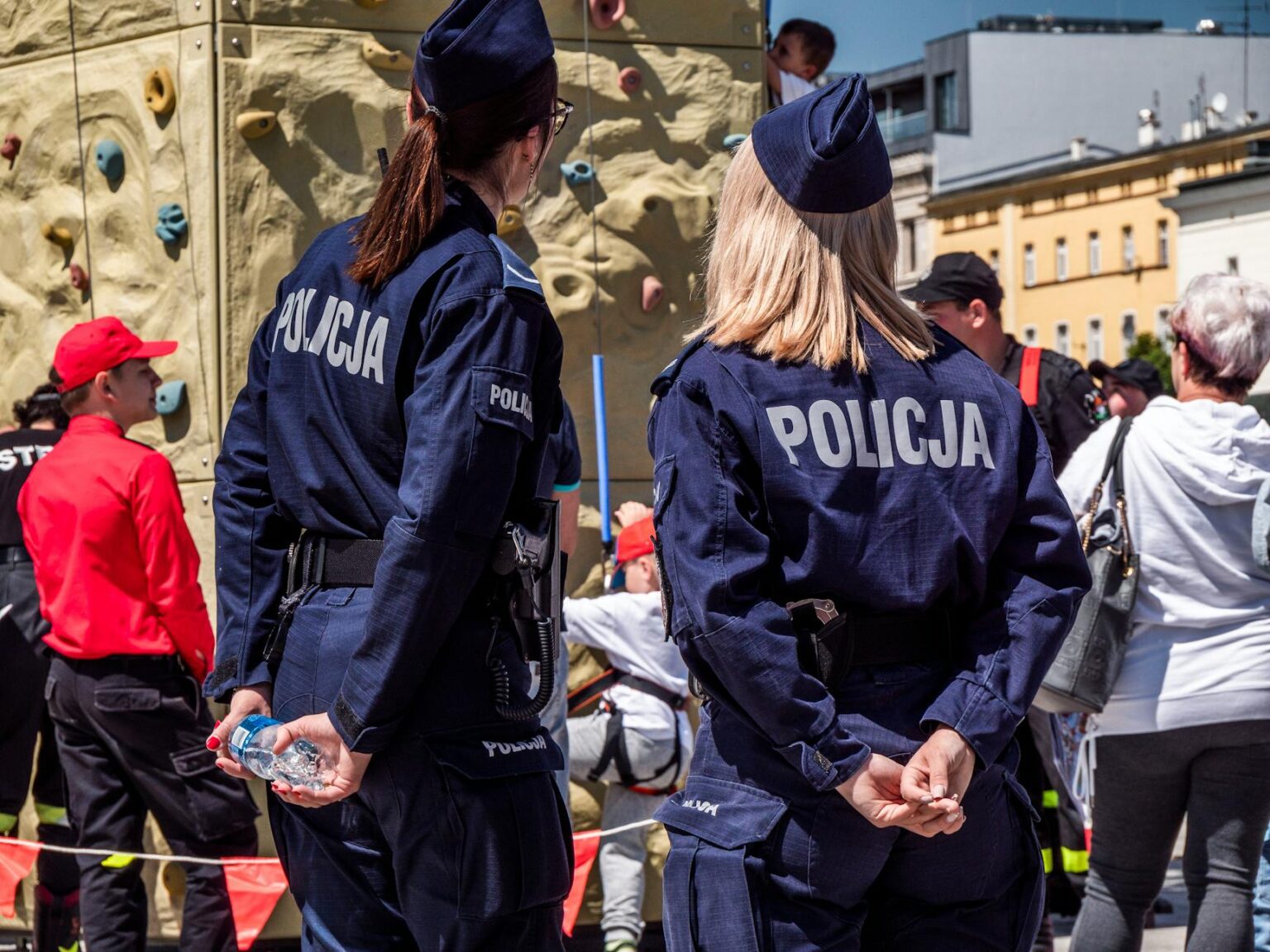 Koszty ubioru służbowego: jak dbać o wizerunek i zgodność z przepisami koszty ubioru służbowego